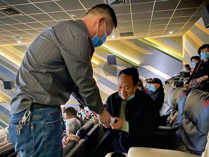 光影铸魂忆峥嵘，红色物业暖人心——正弘业主与父辈共赴《志愿军》观影之旅