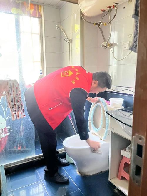 走访慰问独居老人 用心用情传递温暖——和影物业开展关爱独居老人专项行动